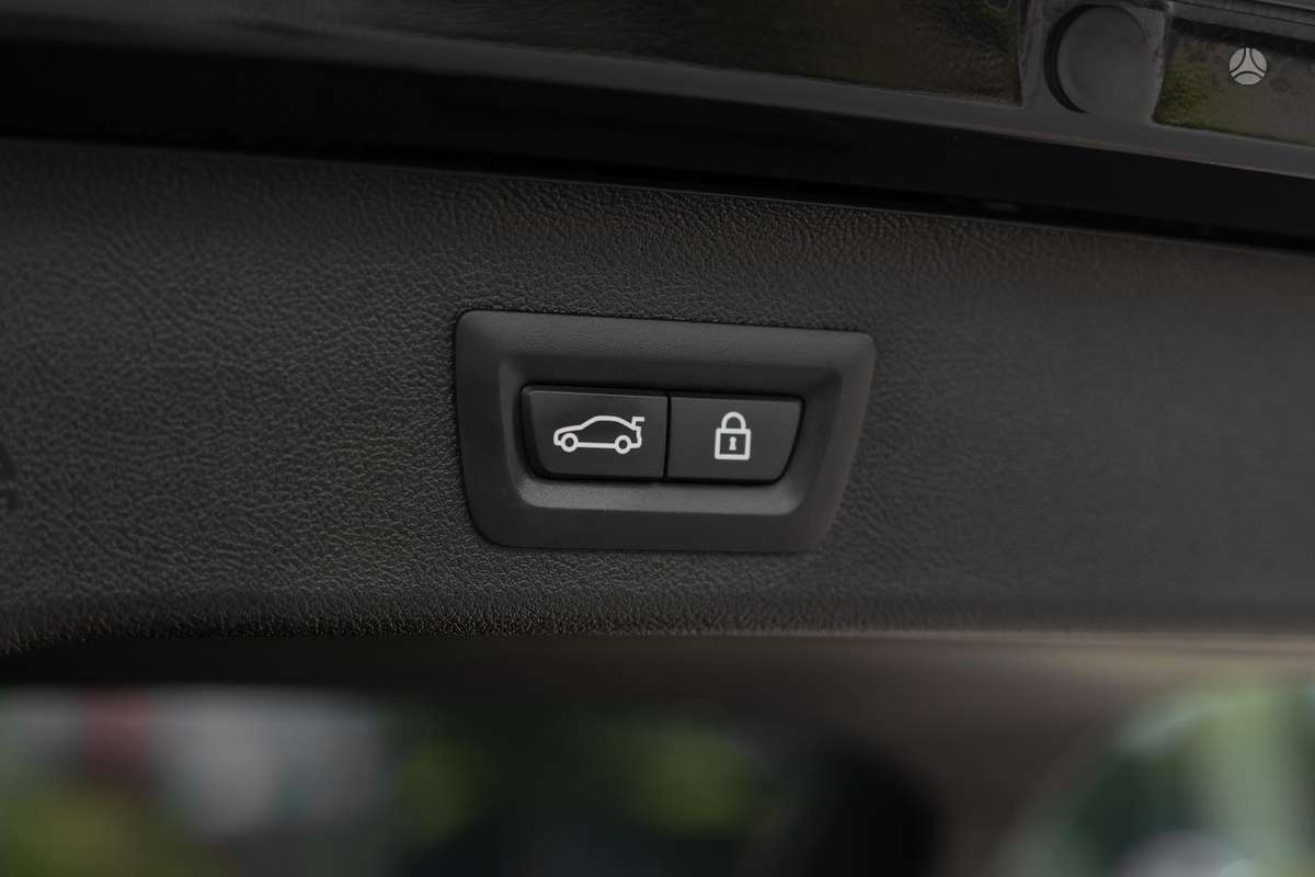 BMW 530, universalas