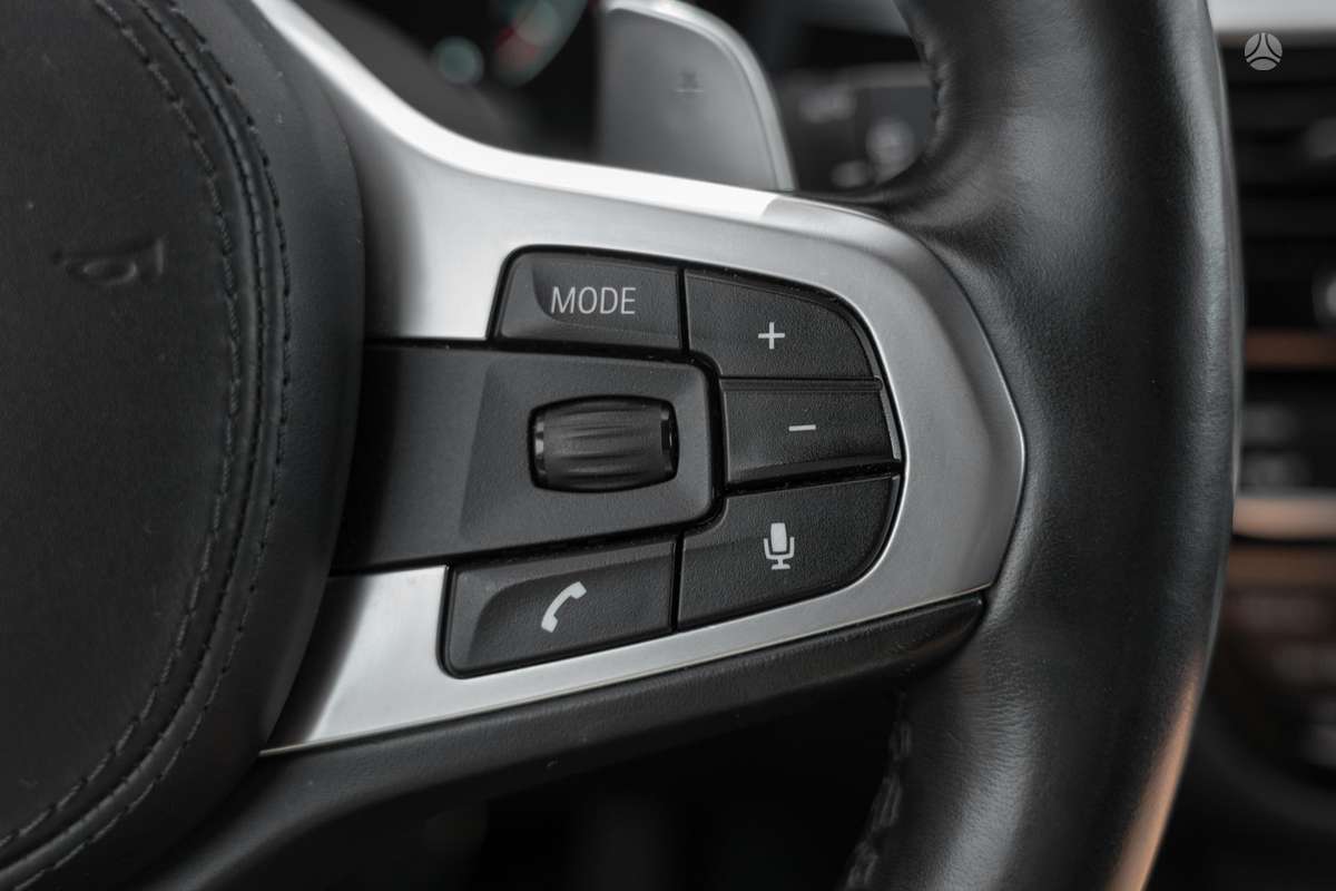 BMW 530, universalas