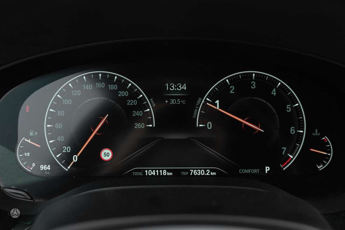BMW 530, universalas