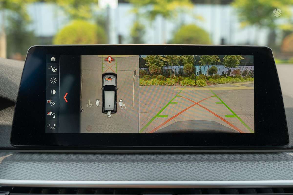 BMW 530, universalas