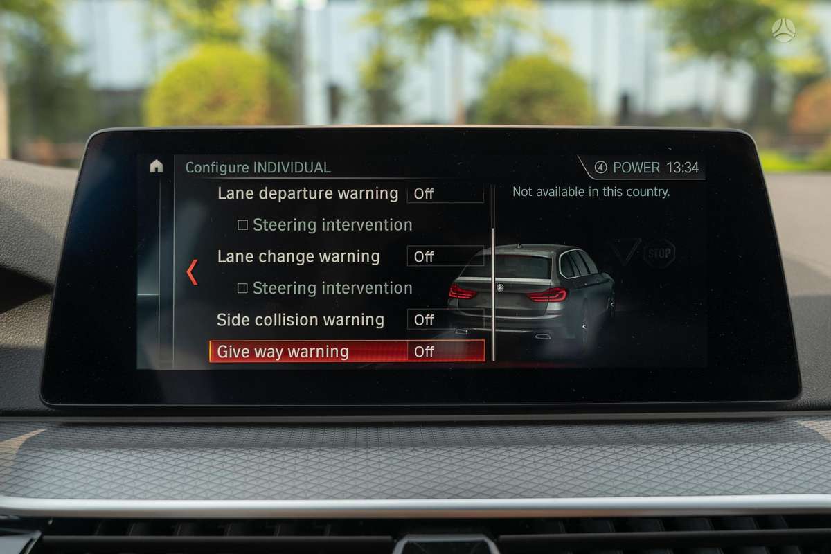 BMW 530, universalas