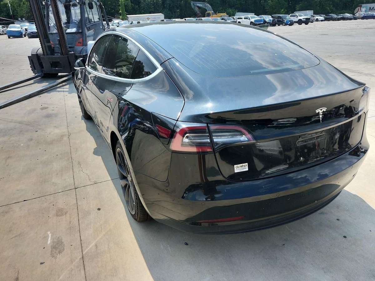 Tesla Model 3, 62 кВт·ч, Седан