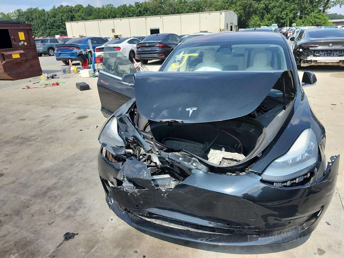 Tesla Model 3, 62 kWh, sedanas