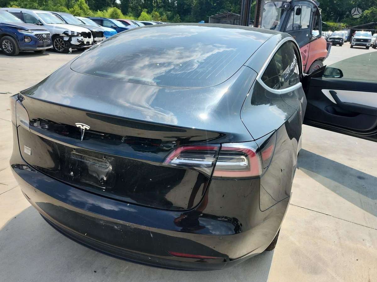 Tesla Model 3, 62 кВт·ч, Седан