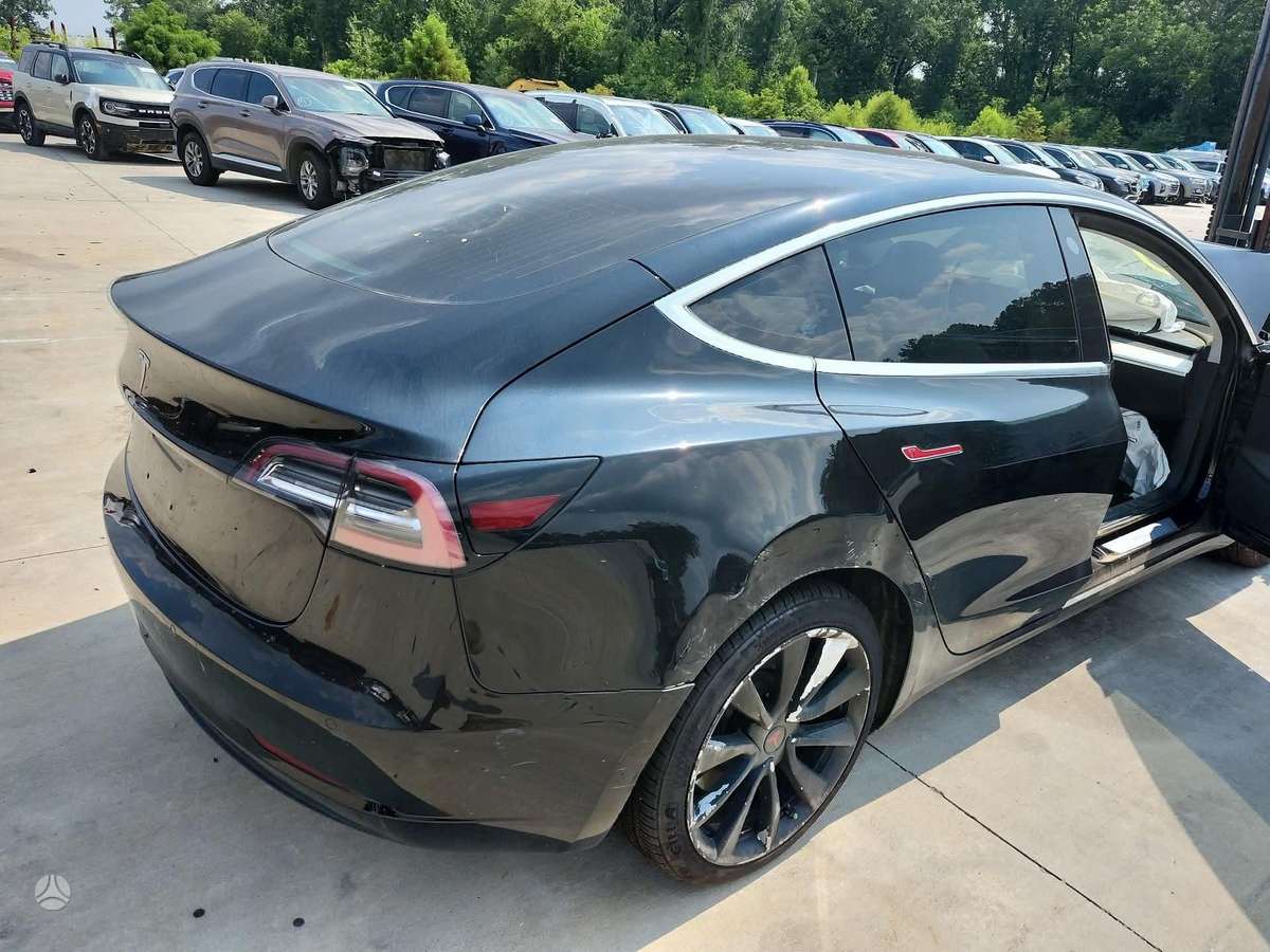 Tesla Model 3, 62 kWh, sedanas