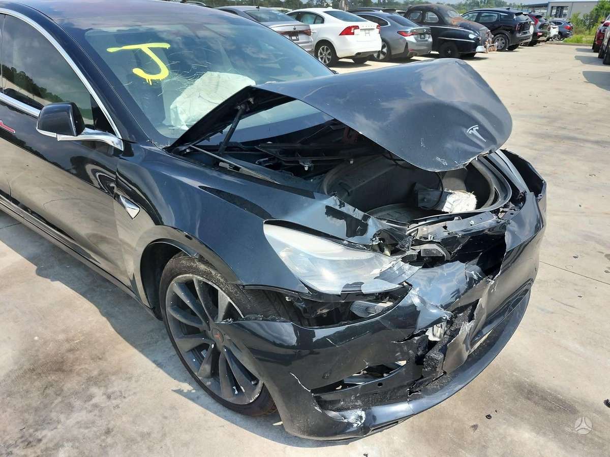 Tesla Model 3, 62 kWh, sedanas