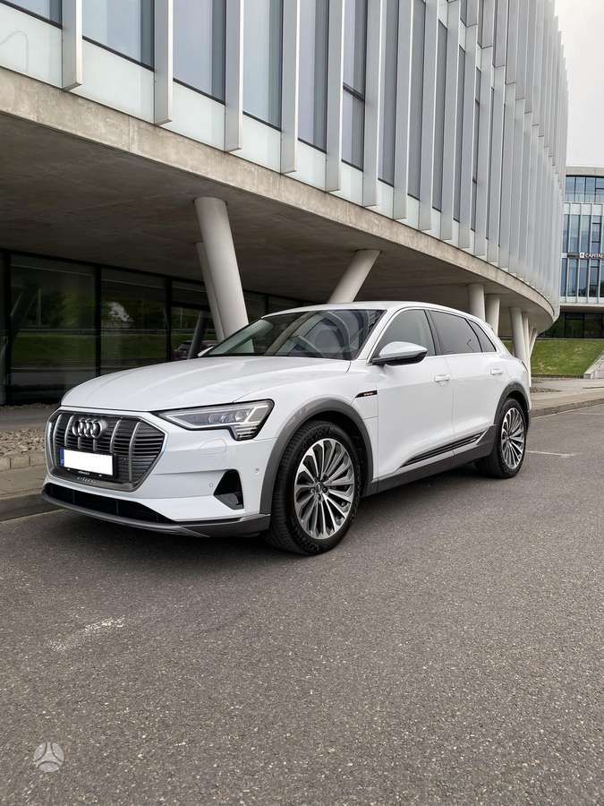 Audi e-tron, 71 kWh, off-road / crossover