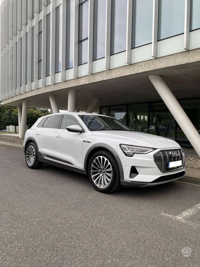 Audi e-tron, 71 kWh, off-road / crossover