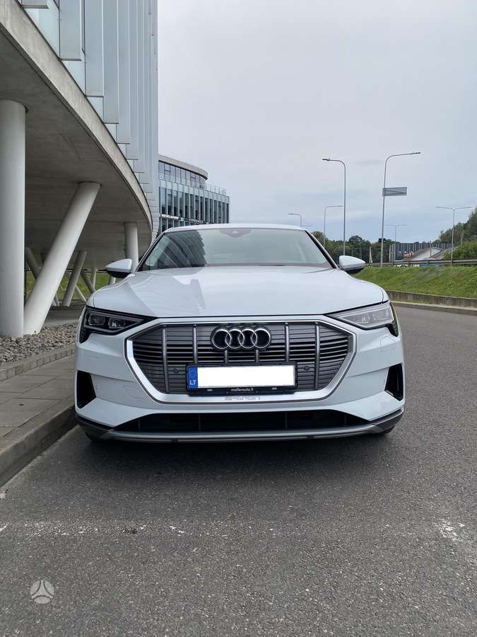 Audi e-tron, 71 kWh, off-road / crossover