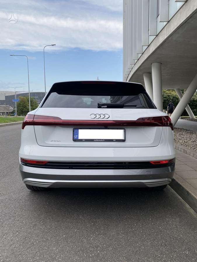 Audi e-tron, 71 kWh, off-road / crossover
