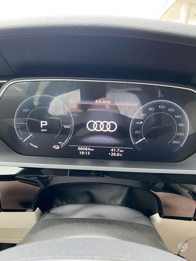 Audi e-tron, 71 kWh, off-road / crossover