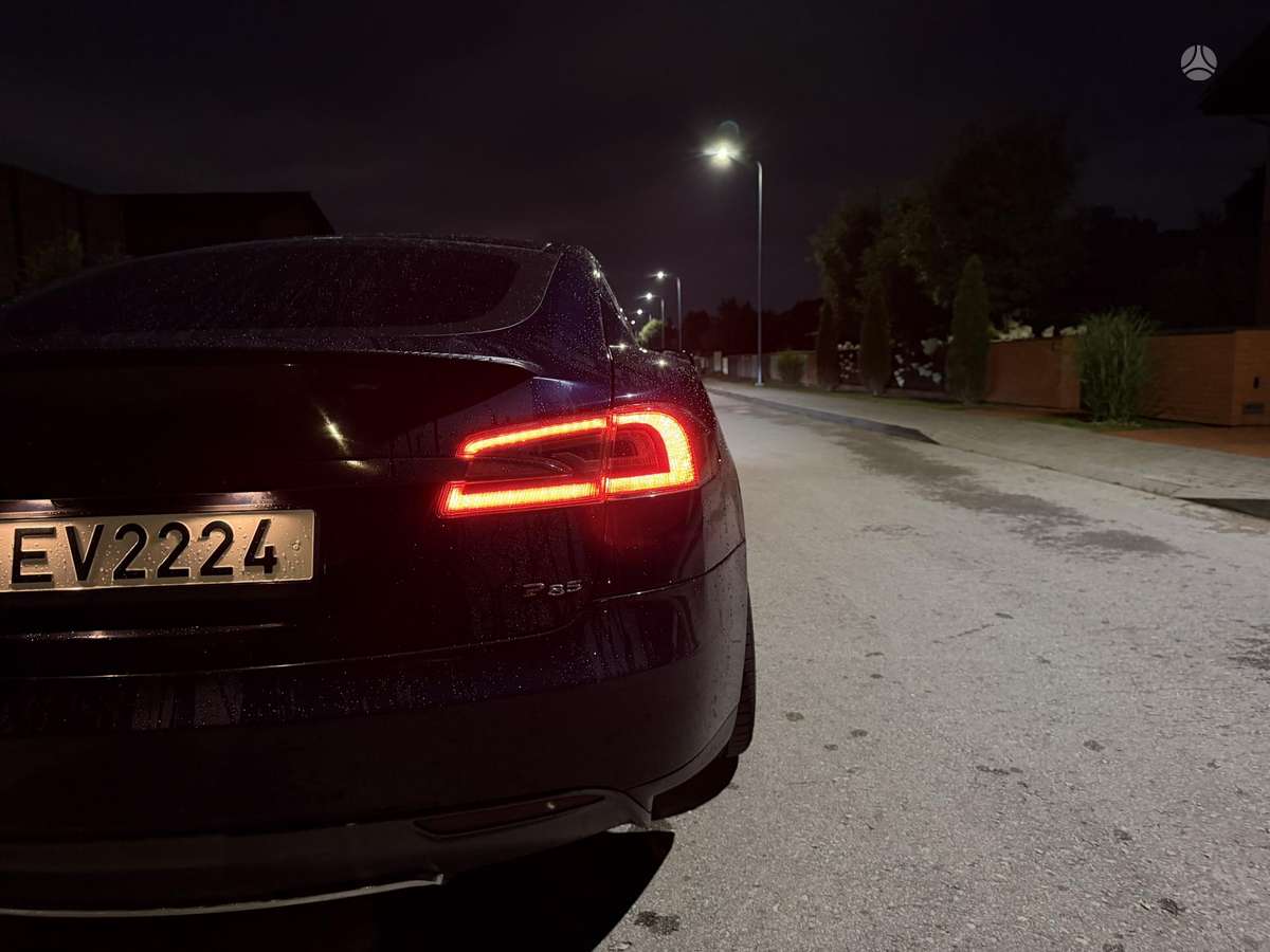Tesla Model S, saloon / sedan