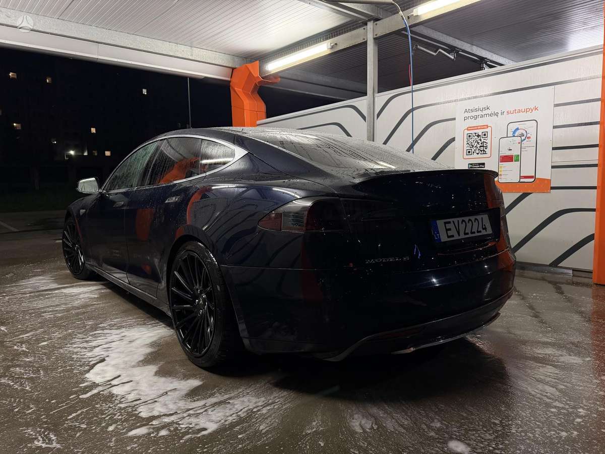 Tesla Model S, sedanas
