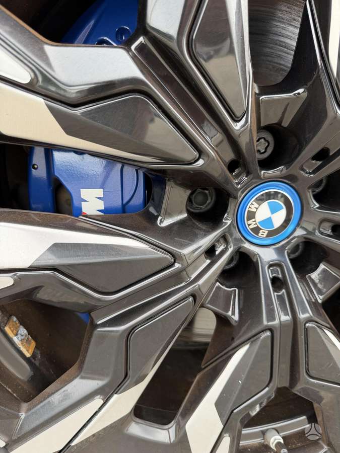 BMW i5, Седан