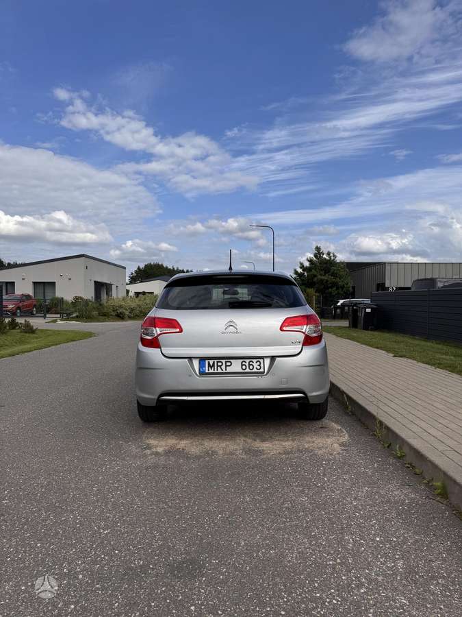 Citroen C4, 1.6 l., hatchback