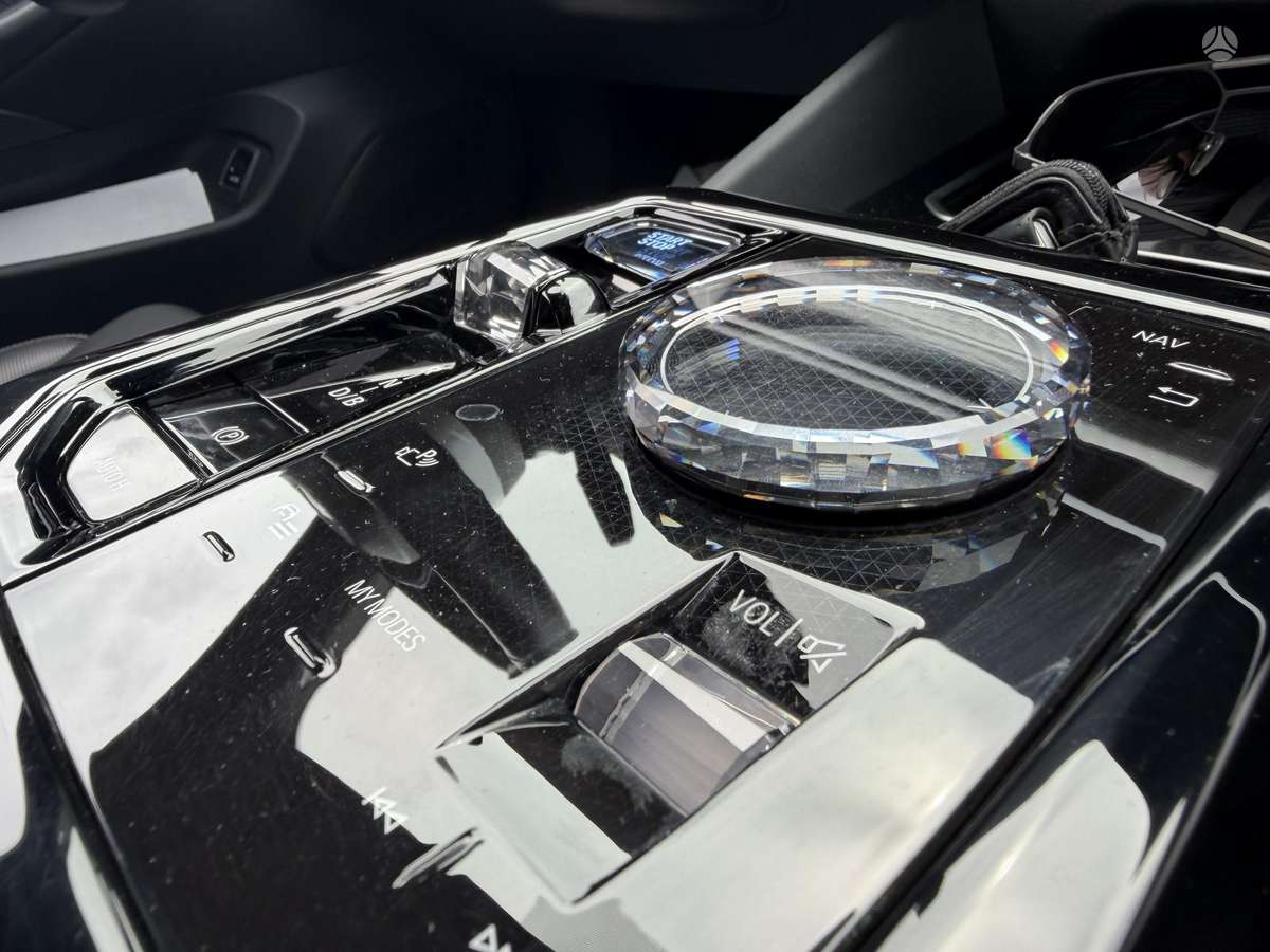 BMW i5, Седан