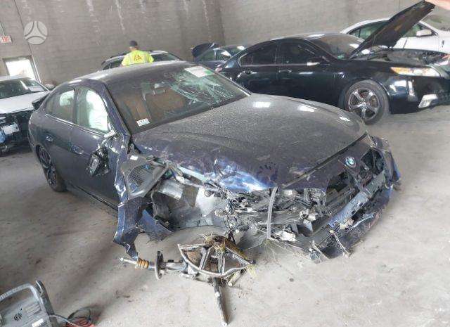 BMW i4, Седан
