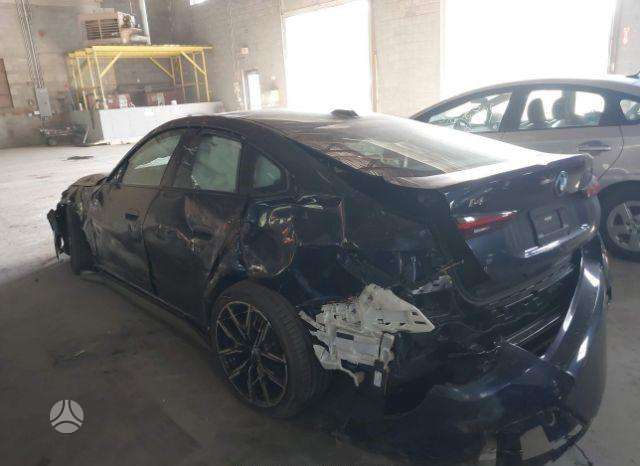 BMW i4, Седан