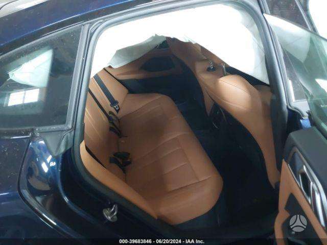 BMW i4, Седан