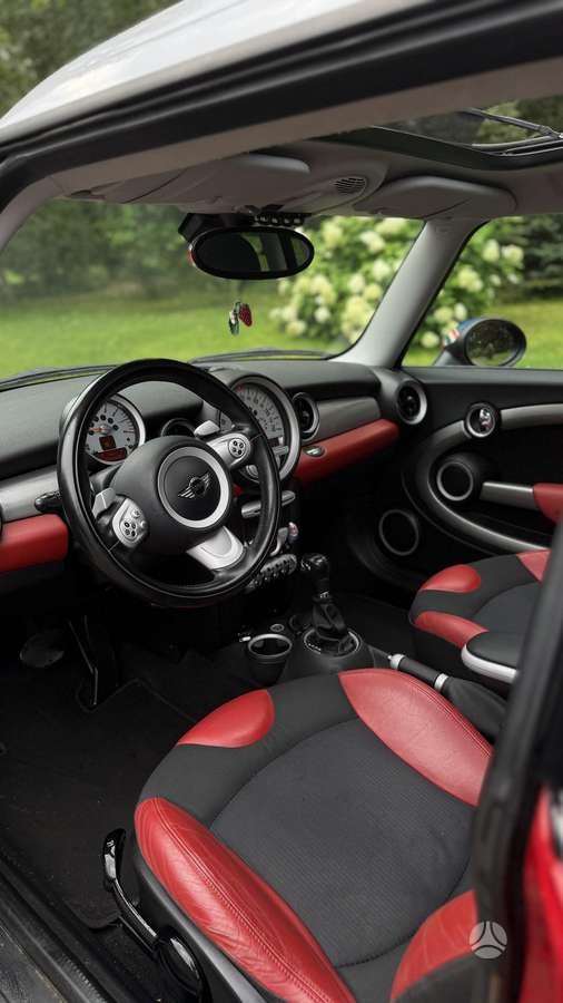 Mini Cooper, 1.6 l., hatchback