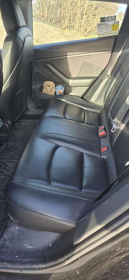 Tesla Model 3, sedanas
