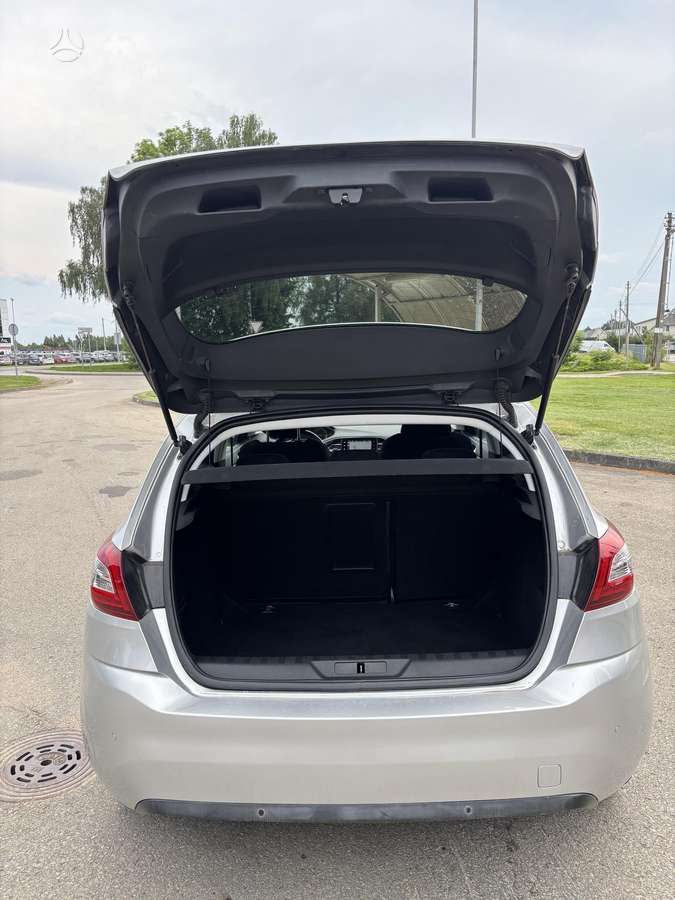 Peugeot 308, 1.2 l., hatchback