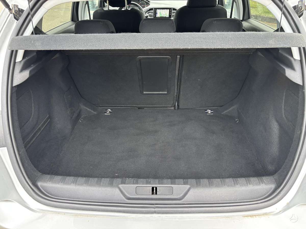 Peugeot 308, 1.2 l., hatchback