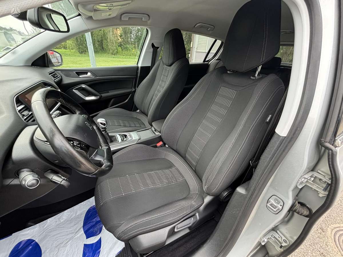 Peugeot 308, 1.2 l., hatchback