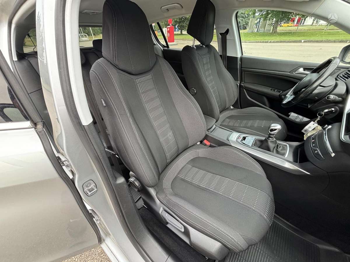 Peugeot 308, 1.2 l., hatchback