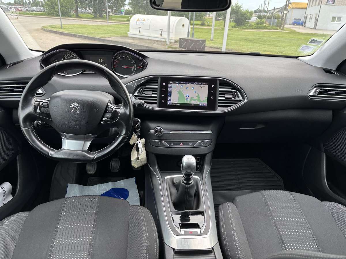 Peugeot 308, 1.2 l., hatchback