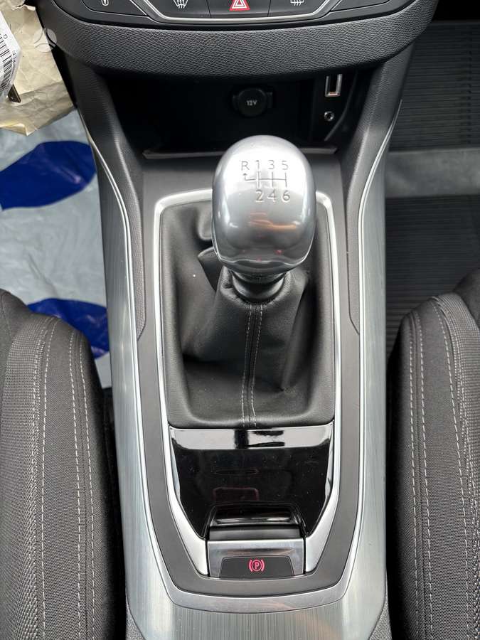 Peugeot 308, 1.2 l., hatchback