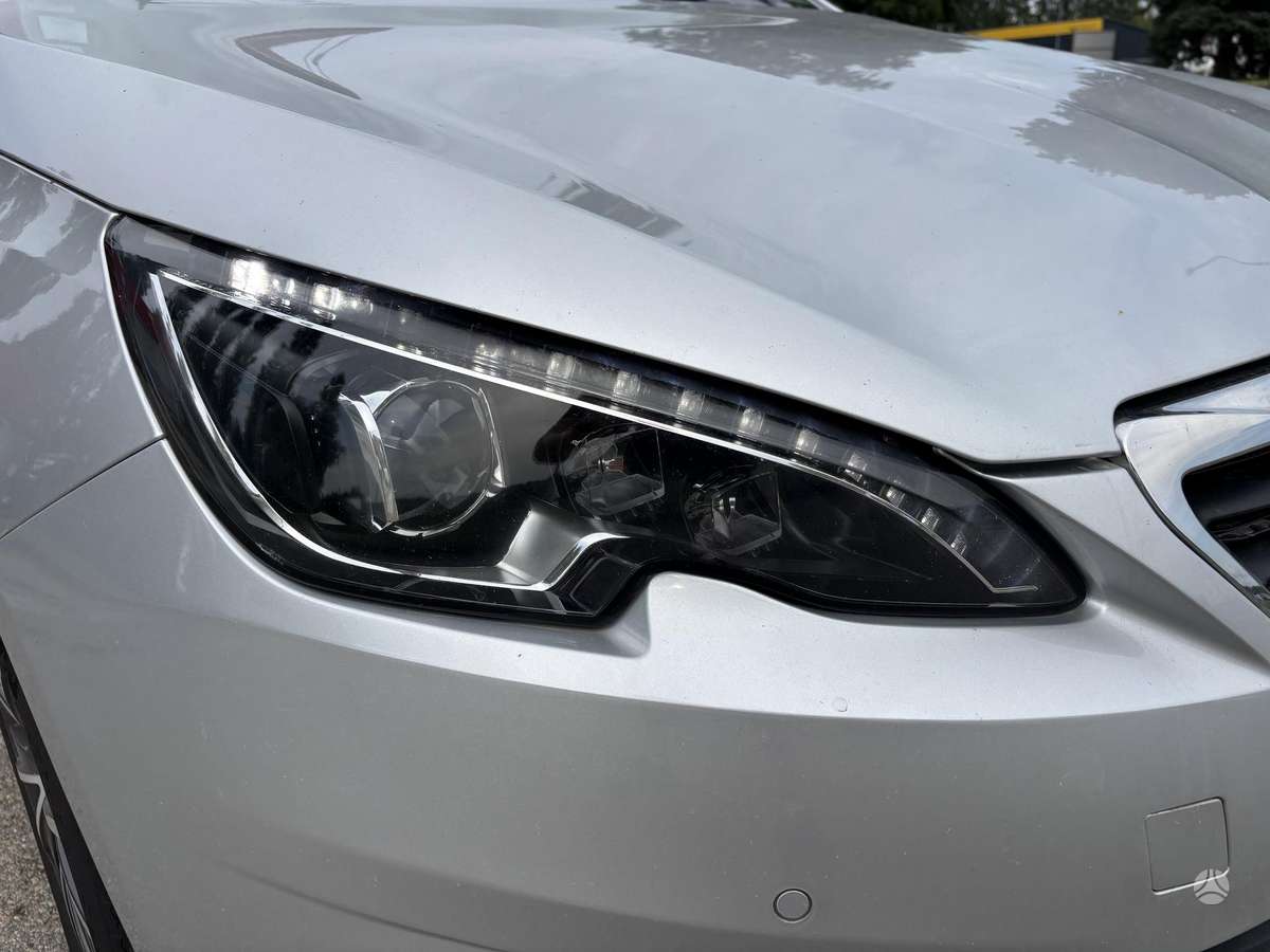 Peugeot 308, 1.2 l., hatchback