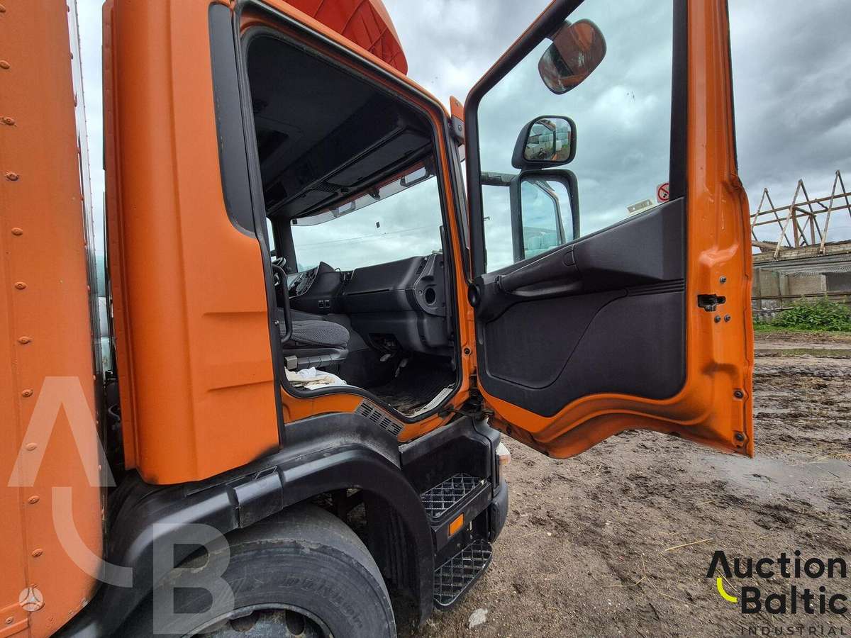 Scania P94D 260, box trucks / box vans