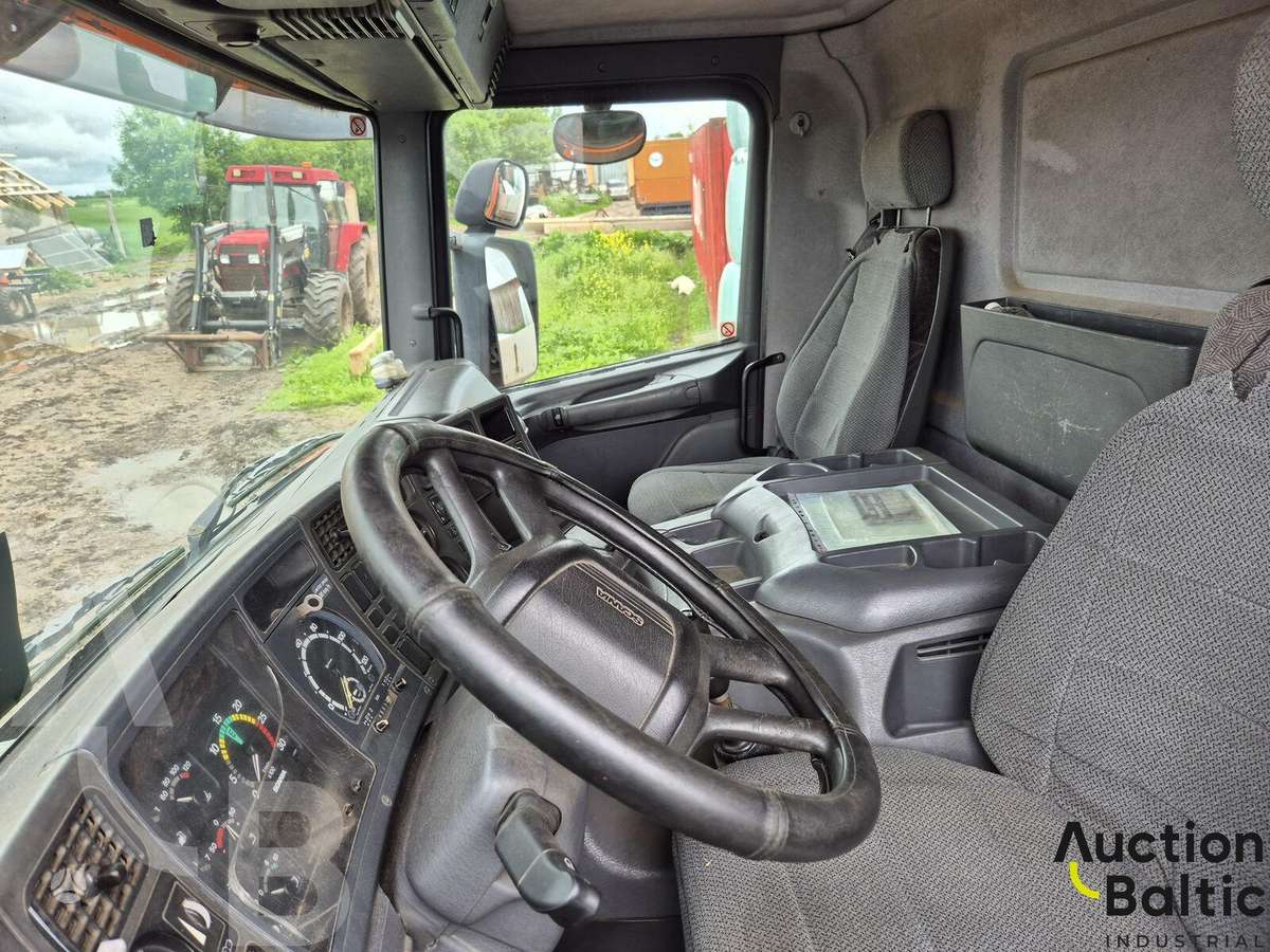 Scania P94D 260, box trucks / box vans