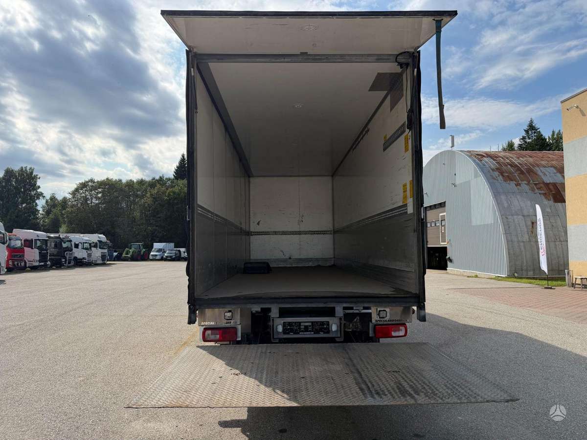 DAF CF370, box trucks / box vans