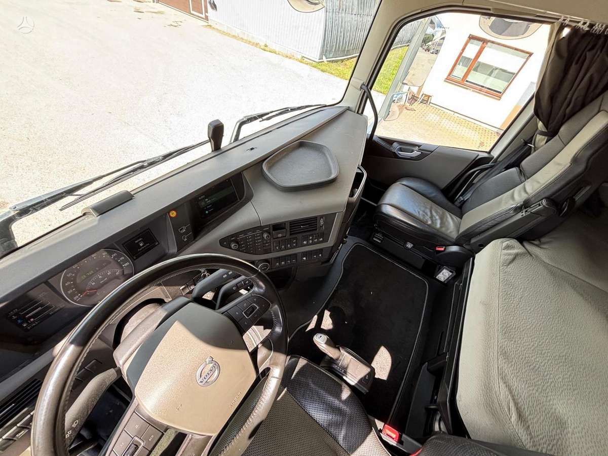 Volvo FH500, single sleeper