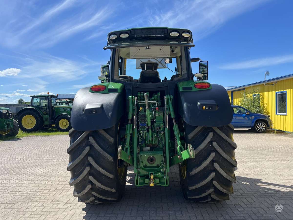 John Deere 6215R, тракторы