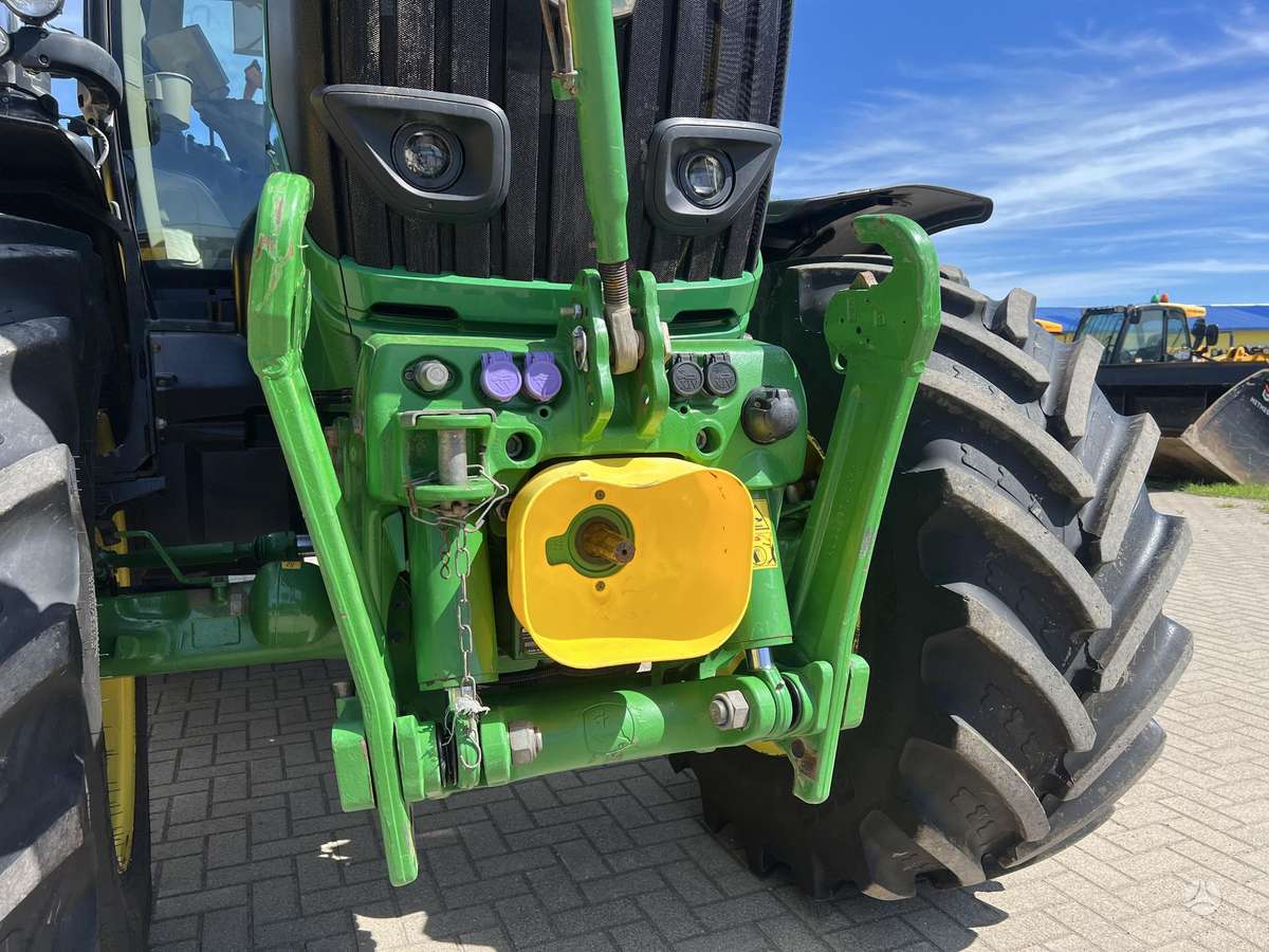 John Deere 6215R, тракторы