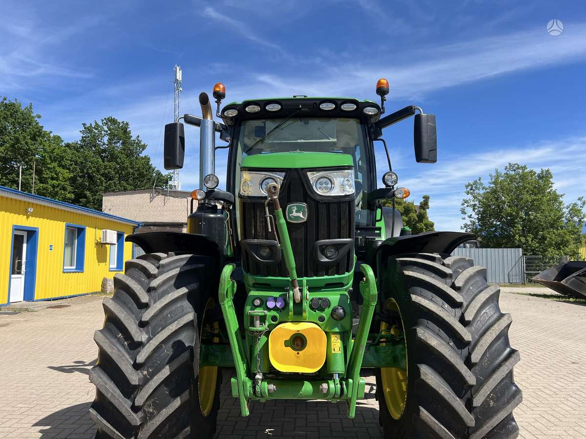 John Deere 6215R, traktoriai