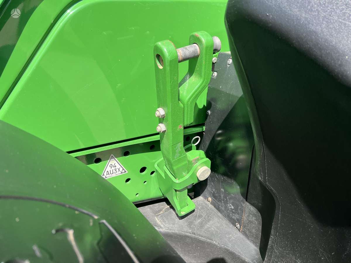 John Deere 6215R, traktoriai