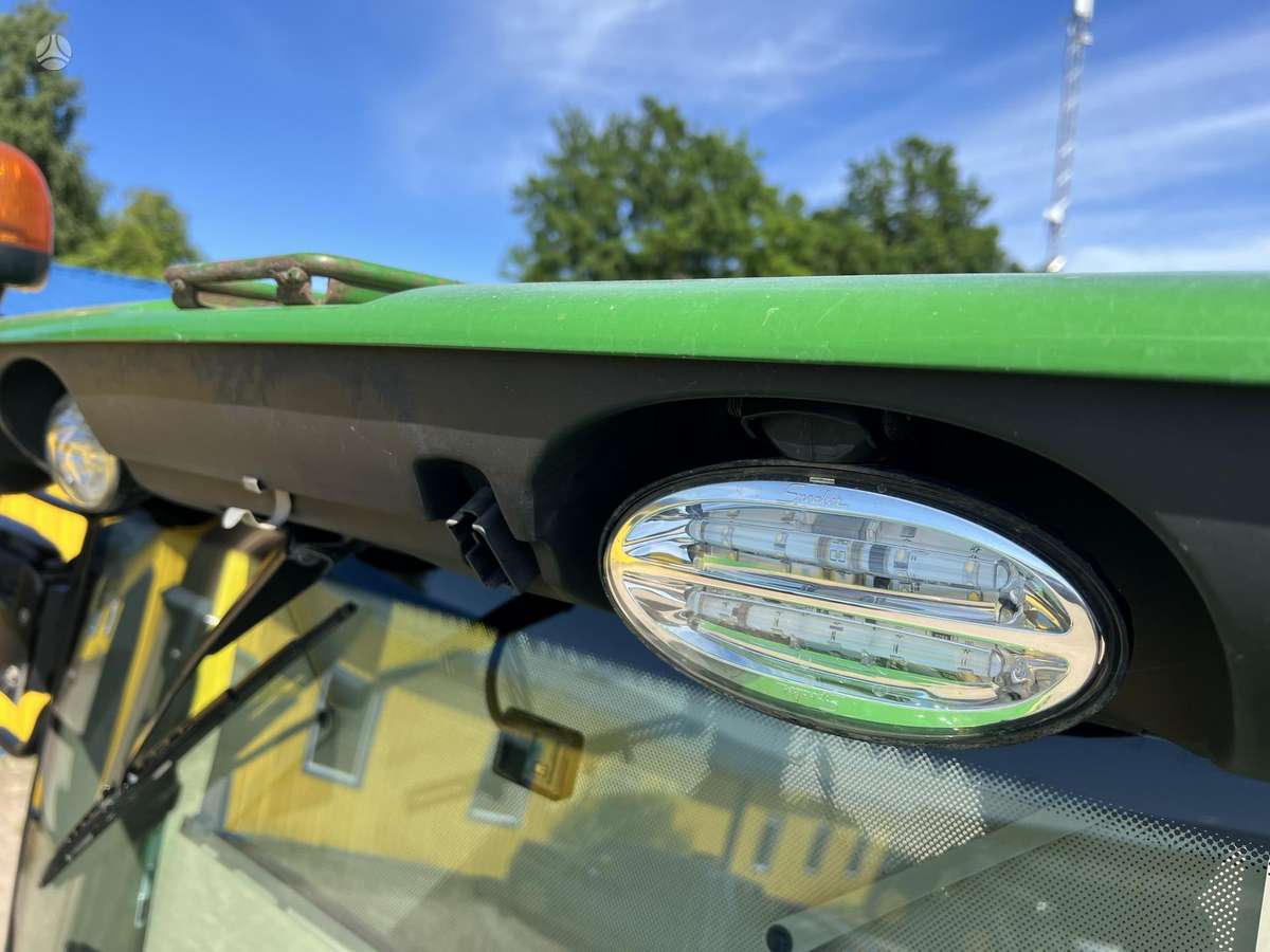 John Deere 6215R, traktoriai