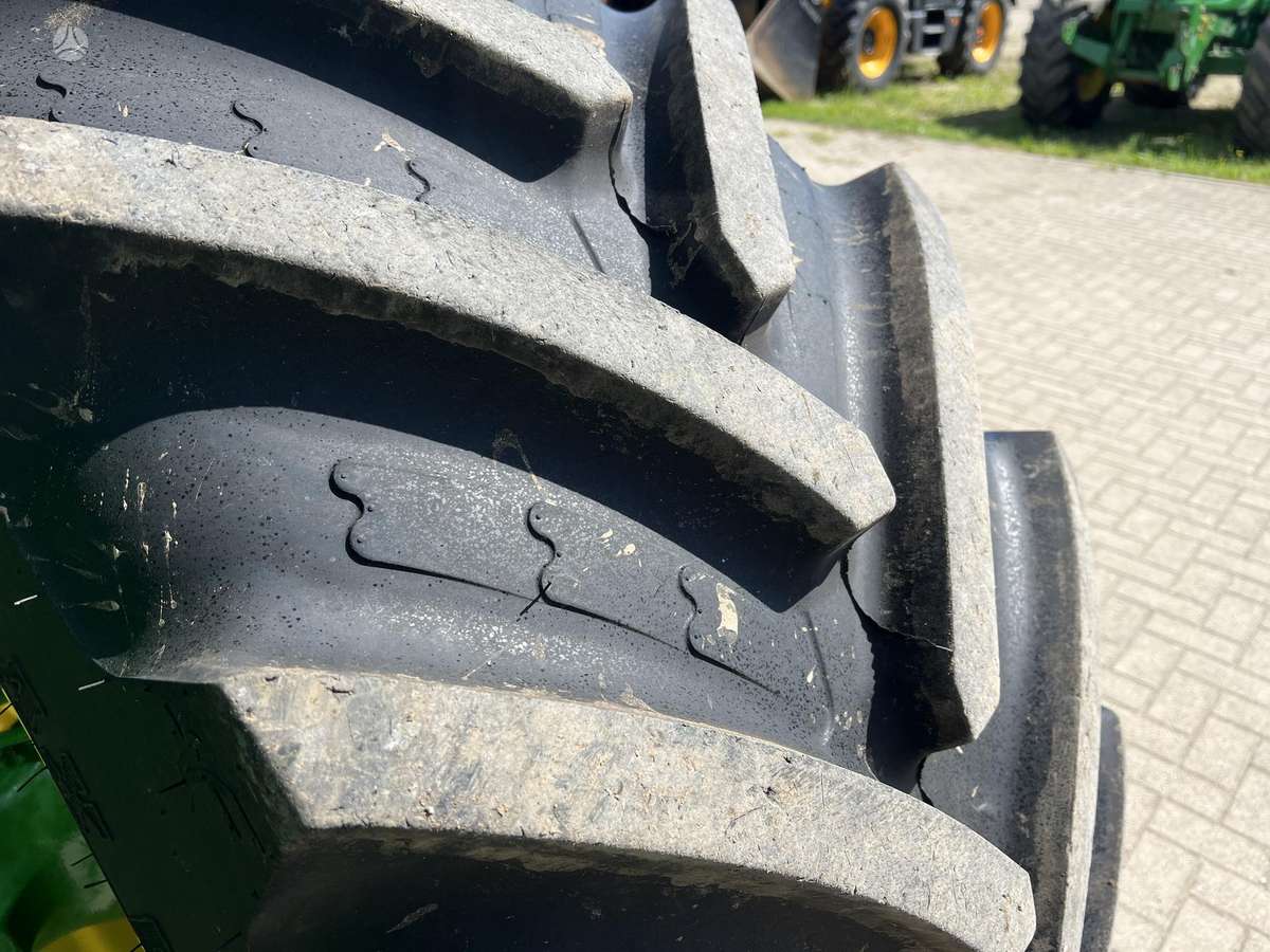 John Deere 6215R, traktoriai