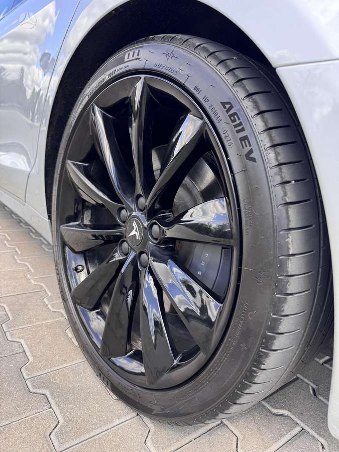 Tesla Model S, 75 kWh, hatchback