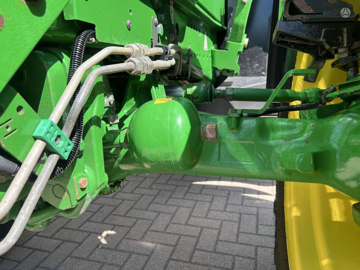 John Deere 6215R, traktoriai