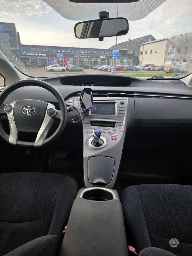 Toyota Prius - 4