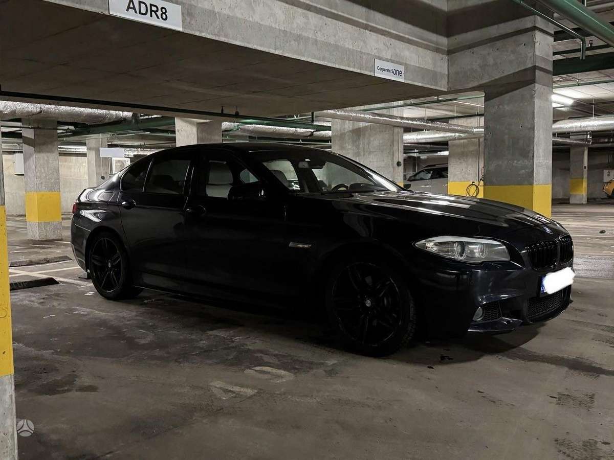 BMW 520, Седан