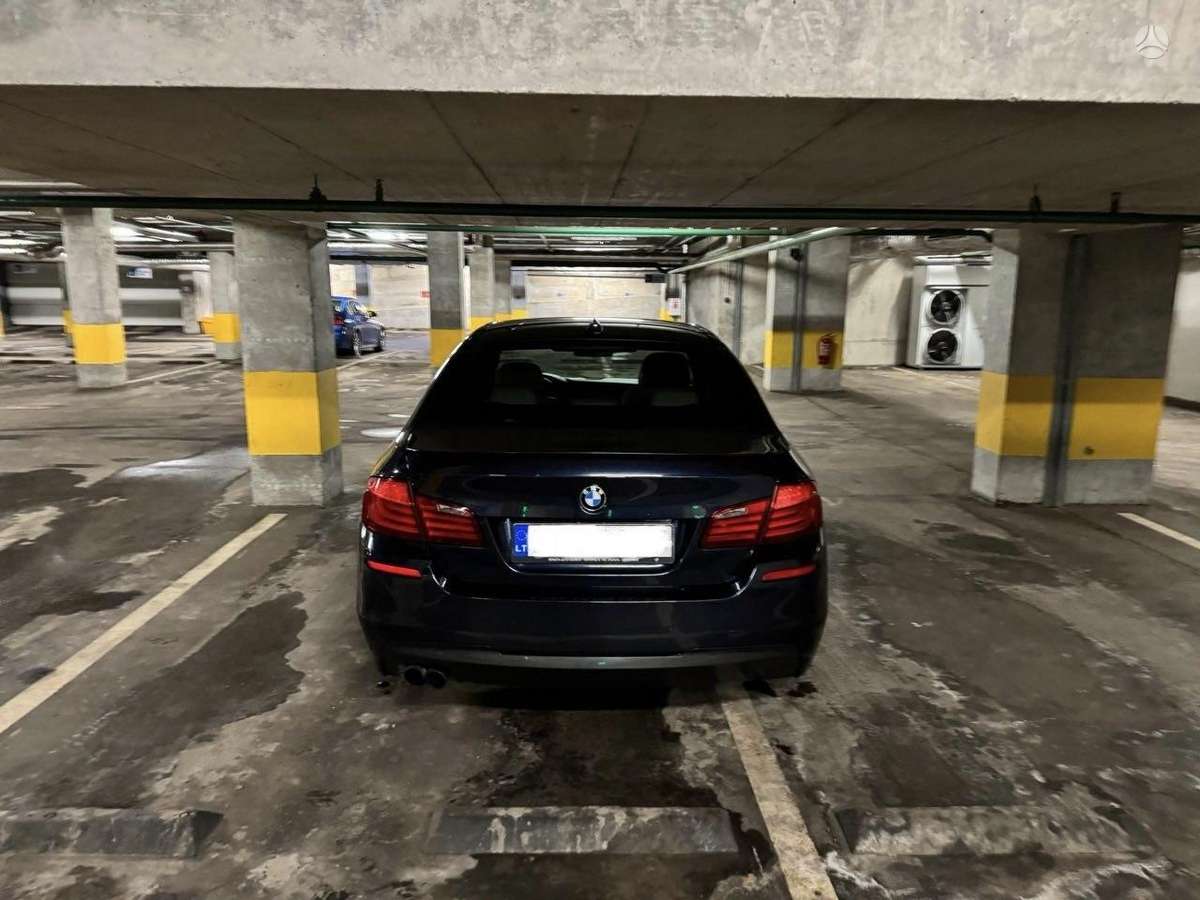 BMW 520, Седан