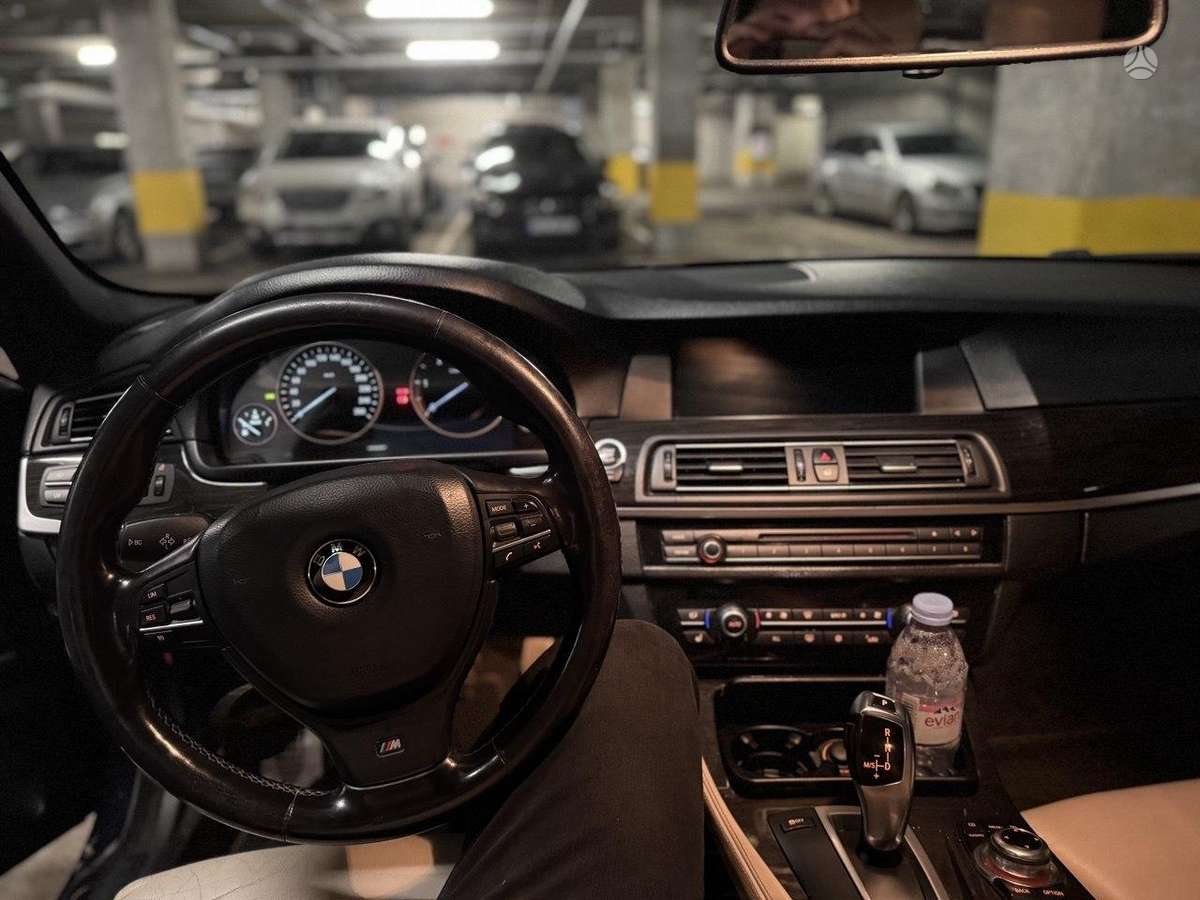 BMW 520, Седан