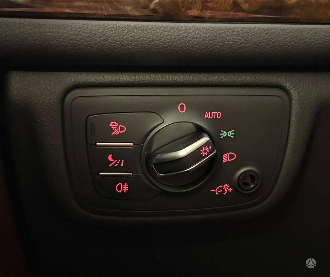 Audi A6, 3.0 l., universalas