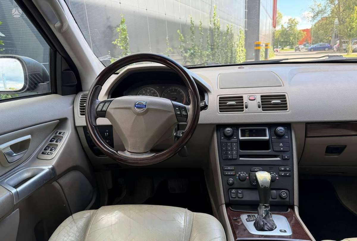 Volvo XC90 - 8